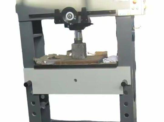 مكبس هيدروليكي HP-100 سعة 100 طن مكابس هيدروليكية عالية السعة للضغط والتشكيل الفعال