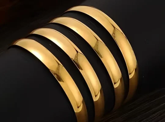 سوار متعدد الطبقات بلون ذهبي أنيق