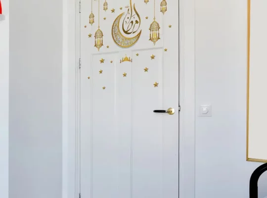 2 قطعة من لوحات جدارية على شكل قنديل رمضان