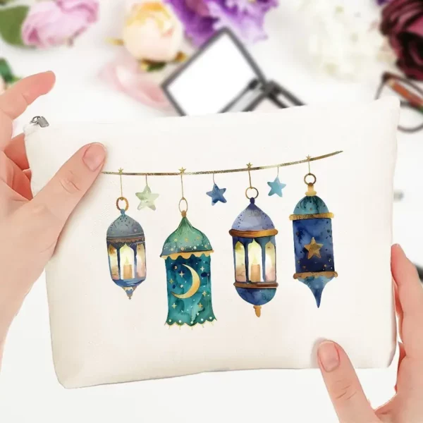 ⁦حقيبة مكياج قماشية أنيقة بتصميم فانوس رمضان⁩ - الصورة ⁦3⁩