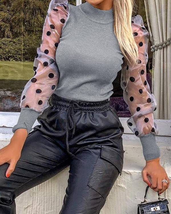 بلوزة محبوكة بياقة دائرية