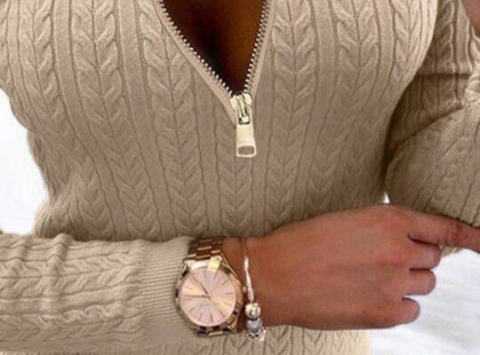 بلوزة صوفية بقصّة Slim Fit