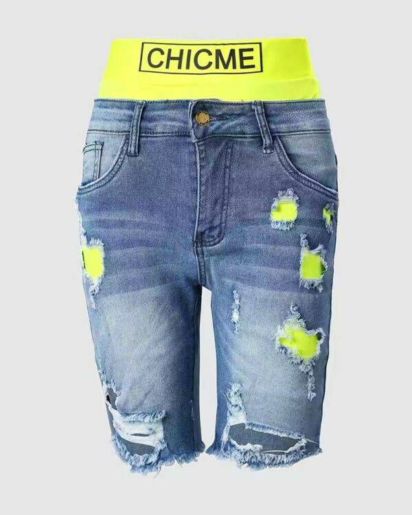 ⁦شورت جينز بطبعة ممزقة⁩ - الصورة ⁦2⁩