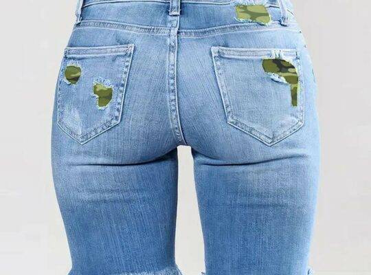 شورت جينز بطبعة مموهة