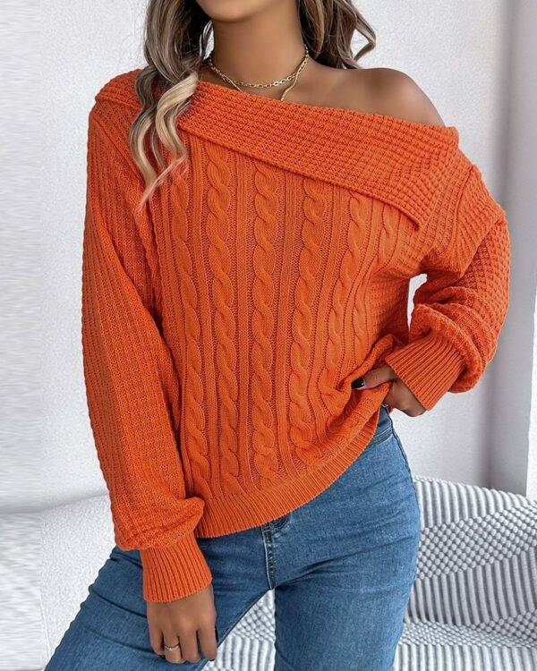 ⁦سترة محبوكة ورقبة مائلة⁩ - الصورة ⁦2⁩
