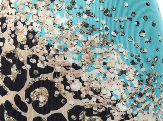 فستان ضيق بطبعة جلد النمر المتباينة