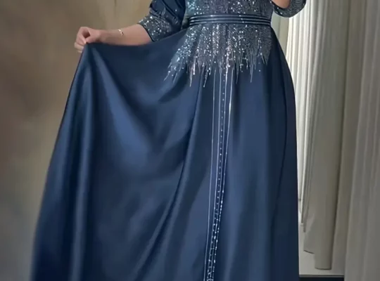عباءة نسائية أنيقة من البوليستر مزينة بحبات الراين