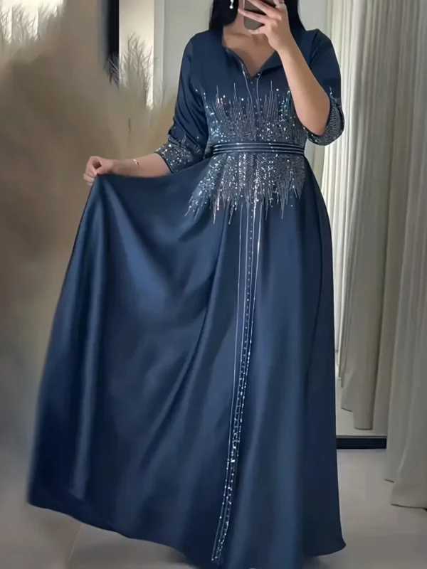 ⁦عباءة نسائية أنيقة من البوليستر مزينة بحبات الراين⁩ - الصورة ⁦5⁩