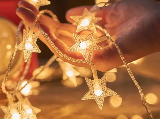أضواء سلسلة LED بنجمة بيضاء دافئة