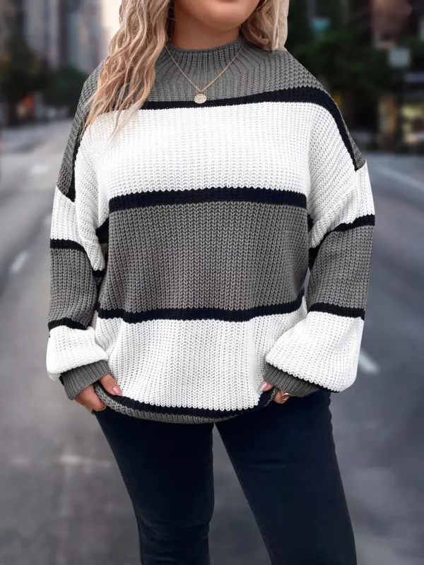 سويتر مخطط أنيق بمقاس كبير للنساء - بلوفر محبوك مريح بأكمام طويلة وياقة مزيفة، تصميم كاجوال بألوان متباينة باللون الأخضر والأسود/الأبيض، مثالي لفصلي الخريف/الشتاء