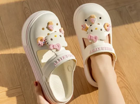 أحذية الماء الخارجية من Sanrio…