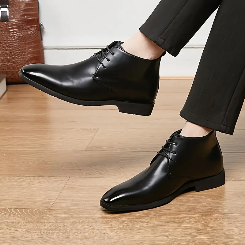 أحذية رجالية كلاسيكية، بلون سادة برباط ومقدمة مدببة قصيرة للكاحل مع جزء علوي من الألياف الميكروفايبر، نعل داخلي من القماش ونعل مطاطي