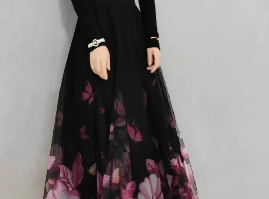 تنورة ذات خصر عالٍ مزينة …