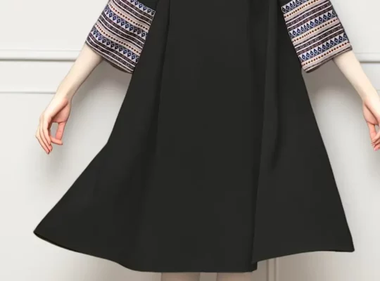 أبنة عارضة ملابس نسائية