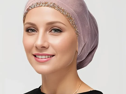 حجاب مسلم أنيق مع لمسات الماس المقلدة