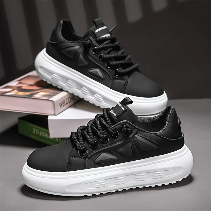 أحذية تزلج سوداء أنيقة للرجال - أحذية رياضية منخفضة القمة متعددة الاستخدامات ومريحة مع نعل مطاطي متين، تصميم برباط، وجزء علوي من البولي يوريثان للاستخدام اليومي، ملابس الشارع، والأنشطة الخارجية، أحذية يومية | أحذية منخفضة أنيقة | إغلاق برباط