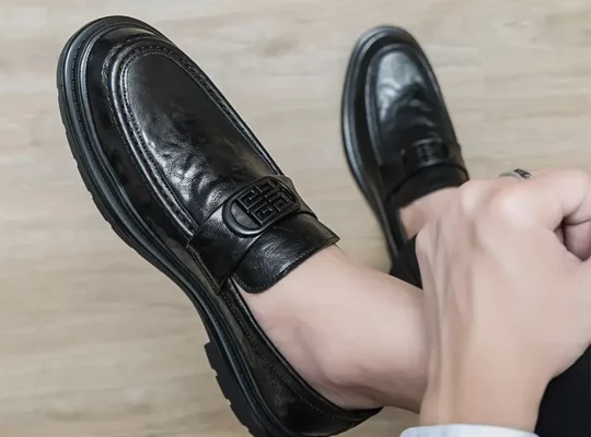 حذاء رجالي بلون صلب بدون رباط