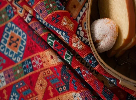غطاء طاولة عيد الميلاد، قماش جاكار أحمر مبهج