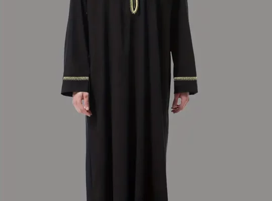 رداء طويل للرجال مع حواف ذهبية