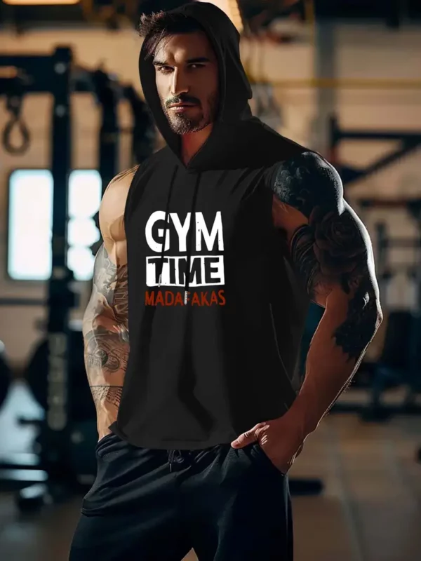تيشيرت رجالي بدون أكمام للجيم بغطاء للرأس - طباعة "GYM TIME" باللون الكستنائي، بوليستر خفيف، قميص صيفي كاجوال للتمرين والخارج، ملابس الجيم