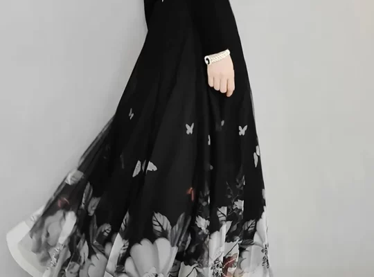 تنورة ذات خصر عالٍ مزينة …
