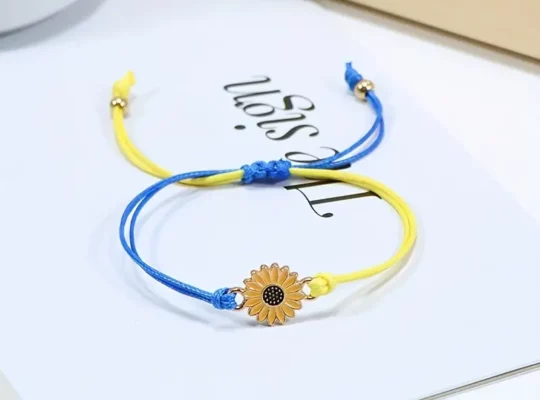 سوار يد محبوك يدويًا بألوان متعددة وقابل للتعديل