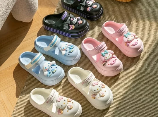 أحذية الماء الخارجية من Sanrio…