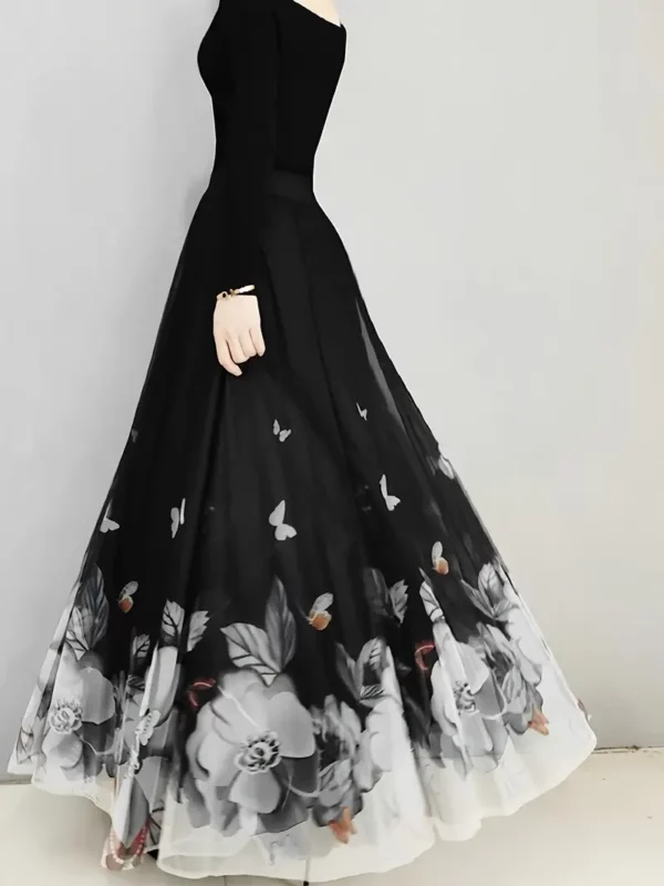 ⁦تنورة ذات خصر عالٍ مزينة ...⁩ - الصورة ⁦3⁩