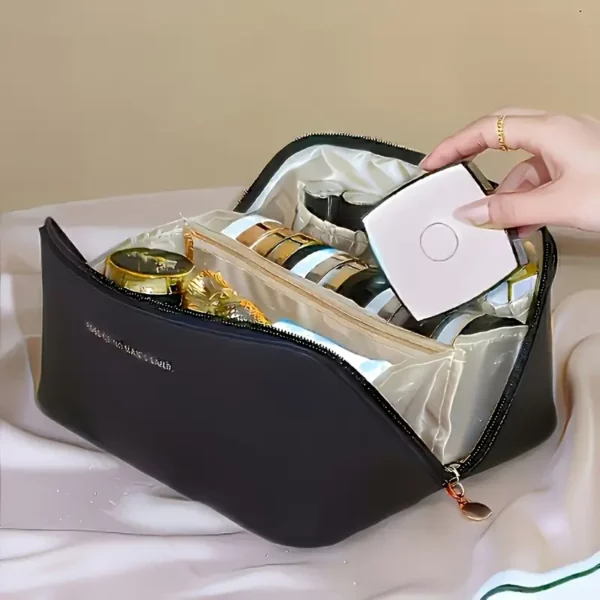 حقيبة مكياج سفر من الجلد الصناعي بسعة كبيرة - منظم مستحضرات التجميل باللون البيج مع سحاب ذهبي، تخزين أدوات الزينة المحمول للنساء والشباب، هدية مثالية لعيد الميلاد، الهالوين، عيد الشكر، حقيبة سفر للمكياج، الأفضل لعيد الميلاد، مثالية لعيد الشكر