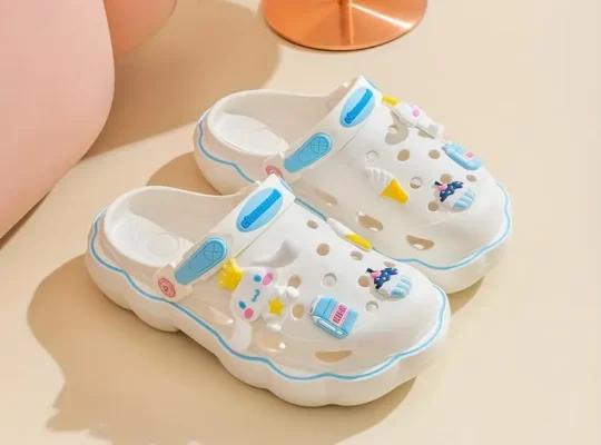 Hello Kitty، شباشب كولومي للنساء