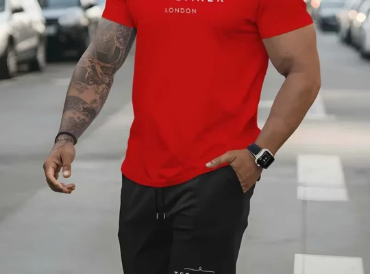 Ted Baker London يقدم مجموعة جديدة من السراويل القصيرة الأكمام للرجال