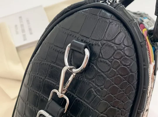 حقيبة كروسبودي نسائية مطرزة بـ [سحر لعب]