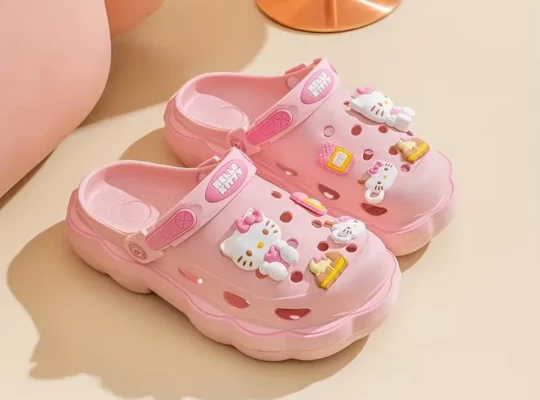 Hello Kitty، شباشب كولومي للنساء
