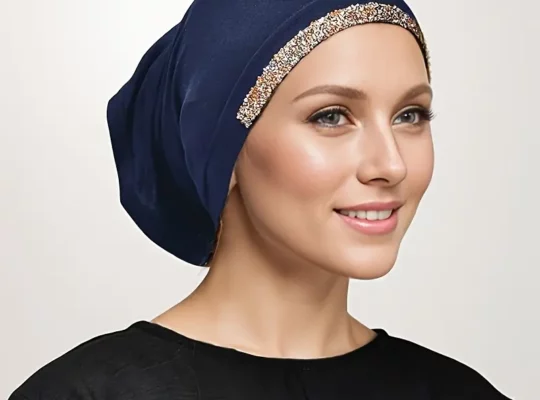 حجاب مسلم أنيق مع لمسات الماس المقلدة