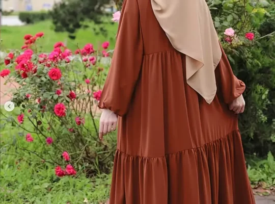 فستان ماكسي أنيق بأكمام طويلة للنساء، مصنوع من 100% بوليستر بلون موحد