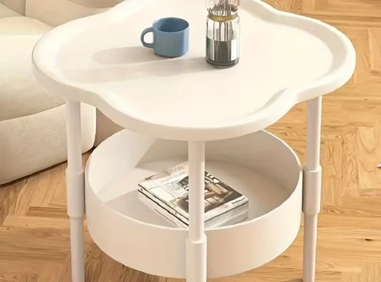 طاولة جانبية عصرية بيضاء ذات طابقين بتصميم البرسيم مع حواف مرتفعة ورف تخزين
