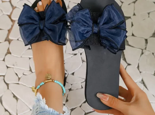 صنادل نسائية أنيقة من تشيوي بتصميم قوس