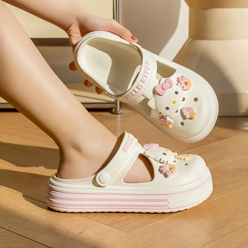 أحذية الماء الخارجية من Sanrio مع Hello Kitty، لKuromi، لCinnamoroll، و My Melody.