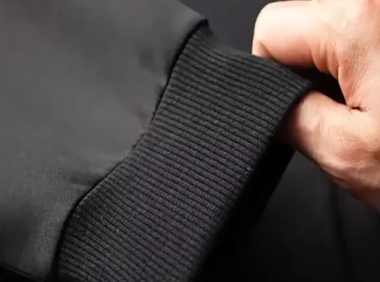 جاكيت رجالي أنيق بطباعة وسحاب