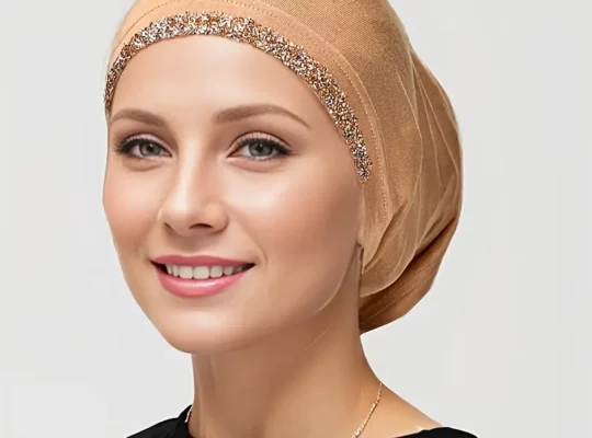 حجاب مسلم أنيق مع لمسات الماس المقلدة