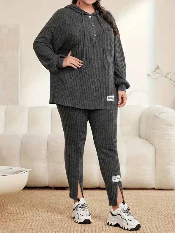 ⁦بدلة رياضية نسائية بحجم كبير...⁩ - الصورة ⁦4⁩