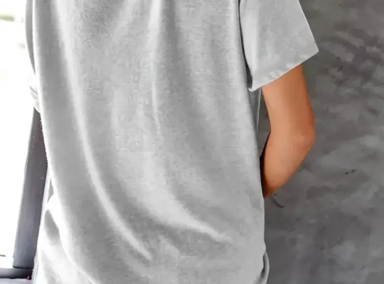 تيشيرت نسائي أسود برسمة قمر رمضان