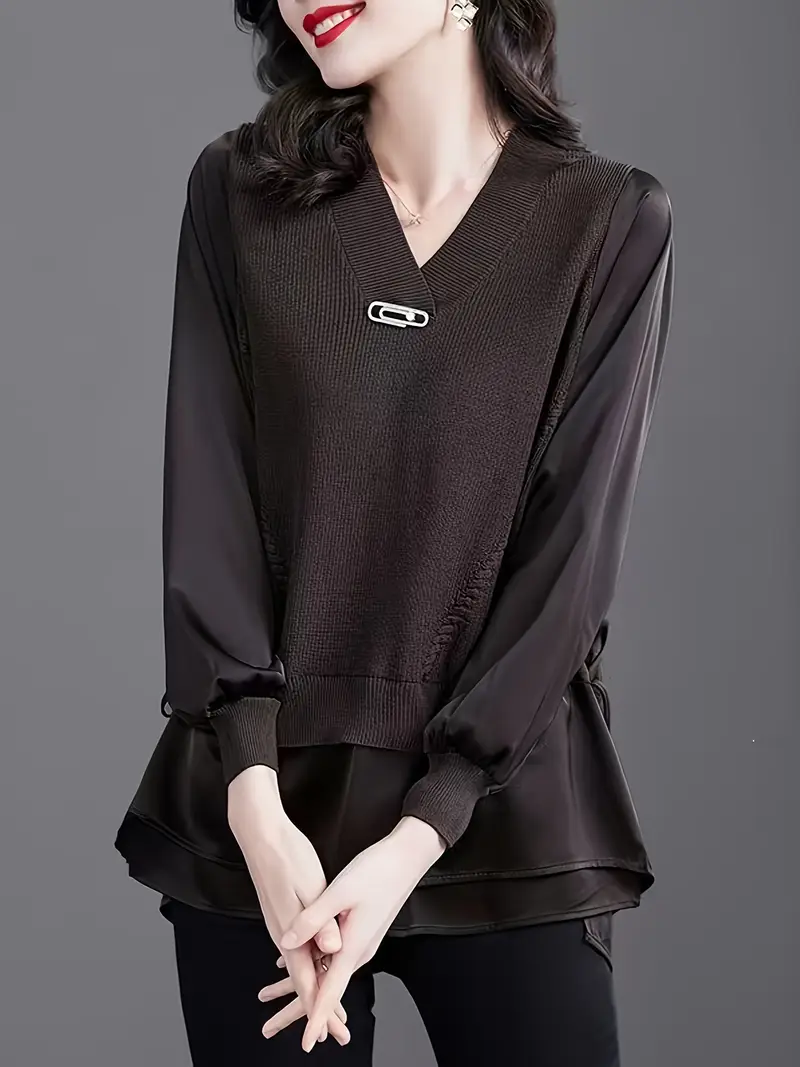 بلوزة صوفية أنيقة بمقاس كبير وياقة على شكل V وأكمام فانوس - لون سادة، تفاصيل بالترتر، مثالية للربيع/الخريف