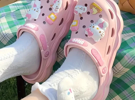 Hello Kitty، شباشب كولومي للنساء