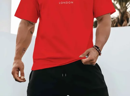 Ted Baker London يقدم مجموعة جديدة من السراويل القصيرة الأكمام للرجال