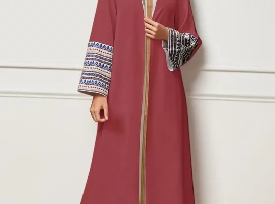 أبنة عارضة ملابس نسائية